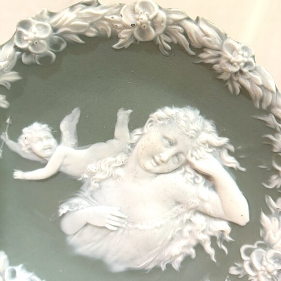 Jasperware Sage Green Cupid & Lady Decorative Wall Plate Schafer Vater - Picture 4 of 6